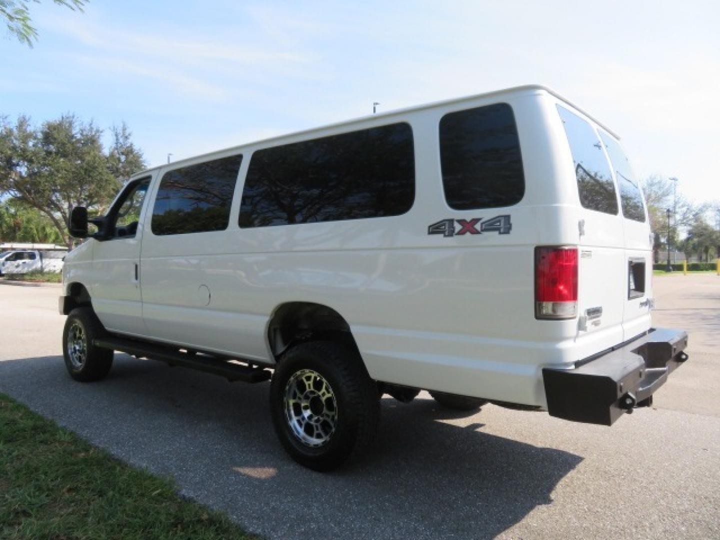 2014 White /GRAY Ford E-Series Wagon XLT (1FBSS3BL6ED) , AUTOMATIC transmission, located at 4301 Oak Circle #19, Boca Raton, FL, 33431, (954) 561-2499, 26.388861, -80.084038 - Photo#16